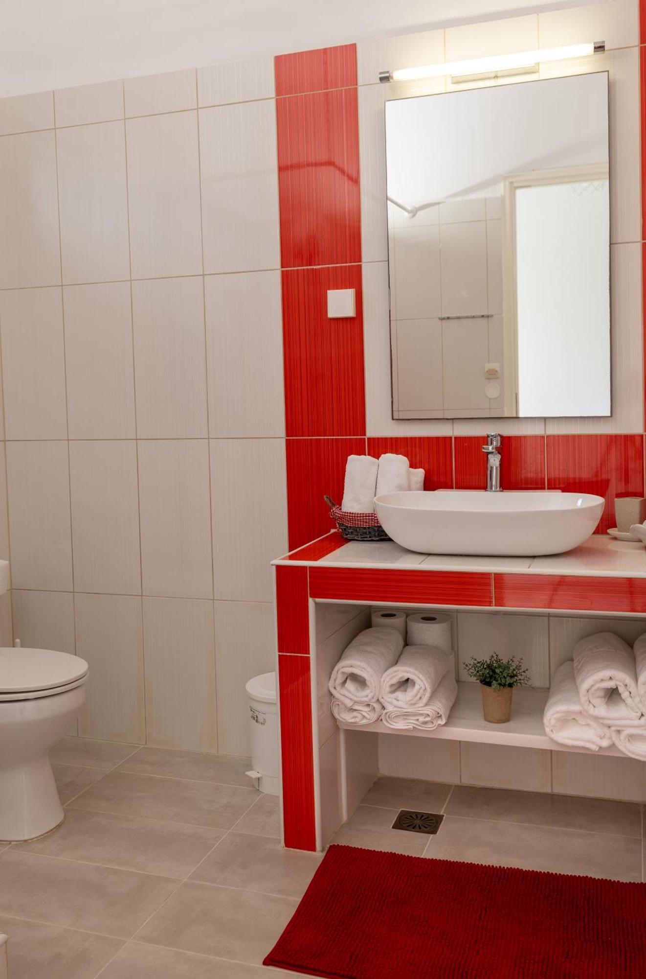 Valianos Studios Аликанас Номер фото